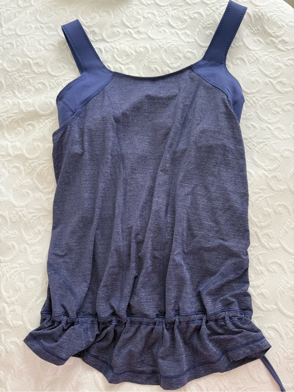 Lululemon Sport top w built in bra and gathered bottom